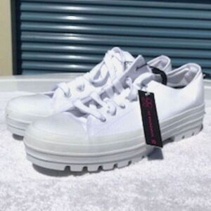 Size: 10 Women's Fashion Sneakers . Lace-Up . Ripple Sol & w/ Memory Foam